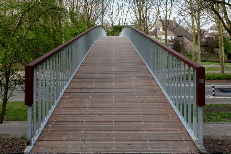 Boogbrug fietsbrug van Meerdink